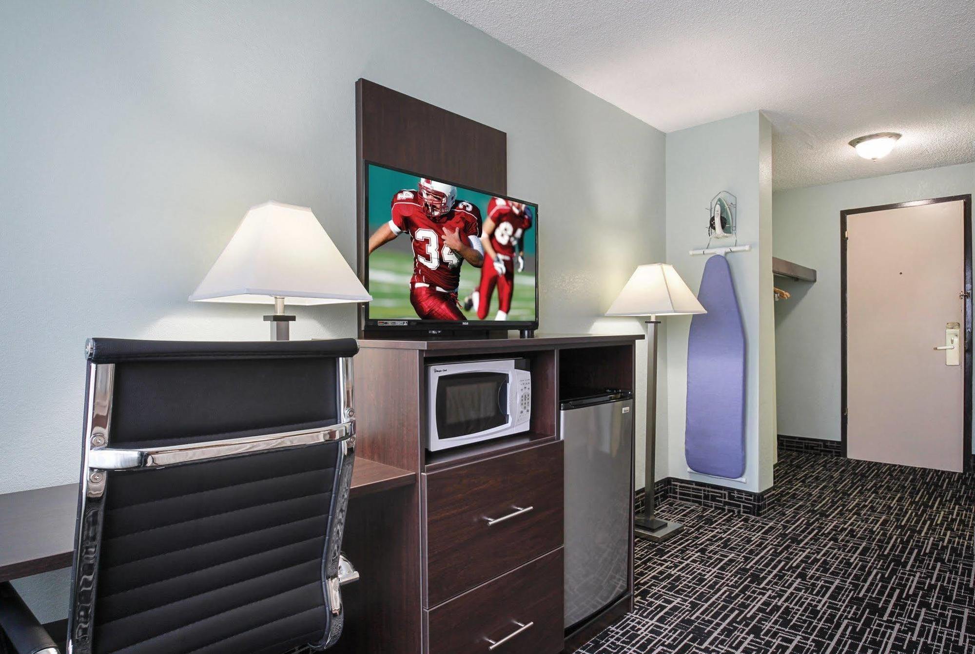Red Roof Inn Batavia Esterno foto